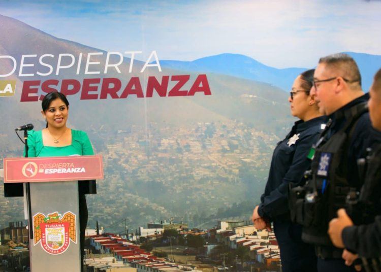 Agentes de la Policía Municipal de Tijuana atienden dos partos de emergencia