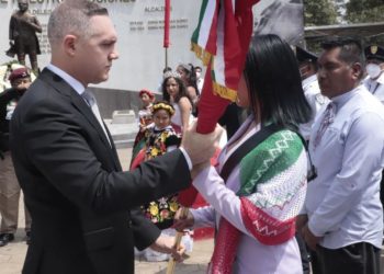Adrián Rubalcava conmemora a los Niños Héroes, defensores de la Patria