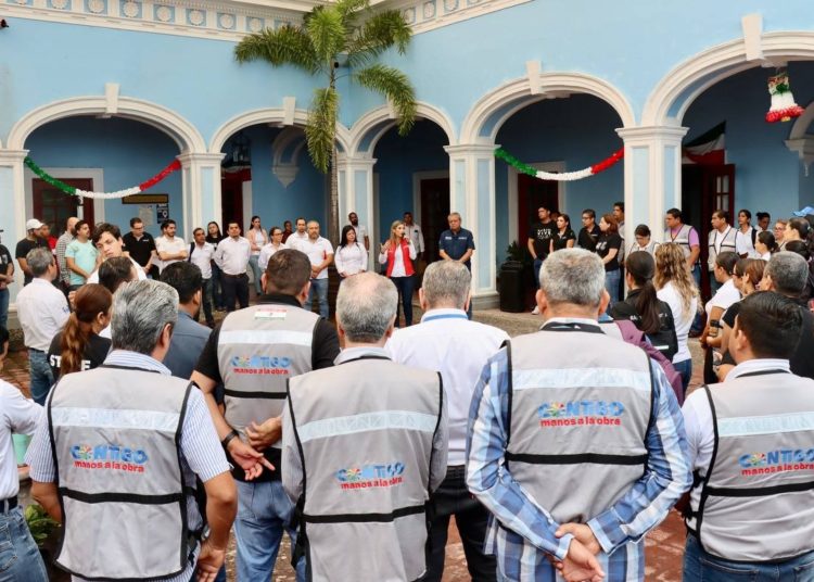 Cierran calles y suspenden trámites en Colima por daños en inmuebles