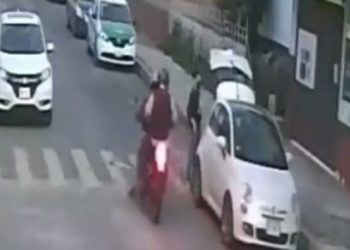 En Veracruz asesinan a maestra afuera de escuela y hieren a su hijo