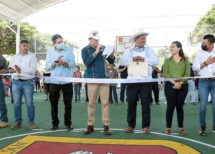 Alcalde de Tuxtla Gutiérrez, inaugura vialidad en la Pluma de Oro y domo en Nuevo Amanecer