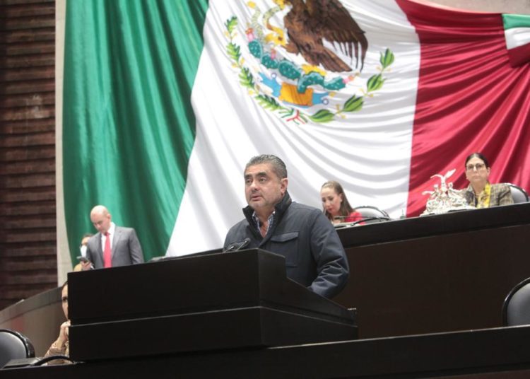 Llama Santiago Creel a denunciar amenazas en contra de legisladores por el sentido de su voto