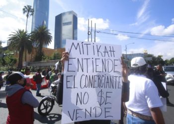 Protesta por inauguración del Centro Comercial Mitikah en Coyoacán