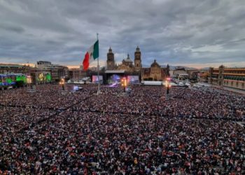 Zafarranchos, niños asfixiados y bebidas alcohólicas, el saldo de Grupo Firme en el Zócalo