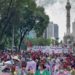 Inicia marcha de normalistas rumbo al Zócalo de CDMX.