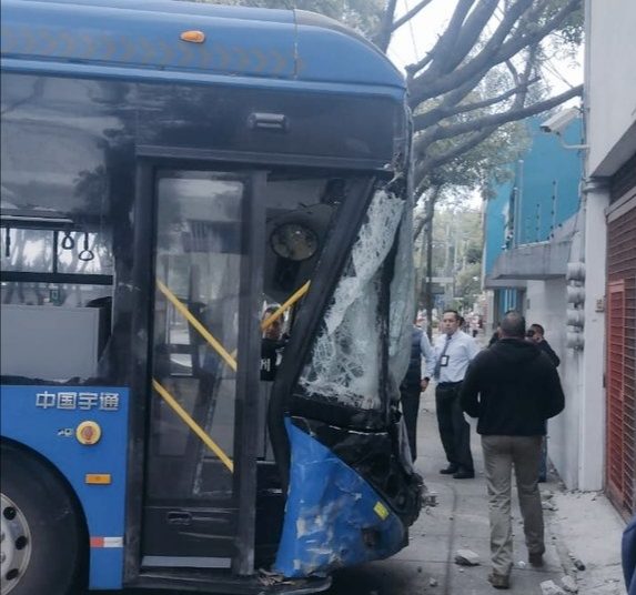Capacitación de chófer de trolebús deja tres lesionados