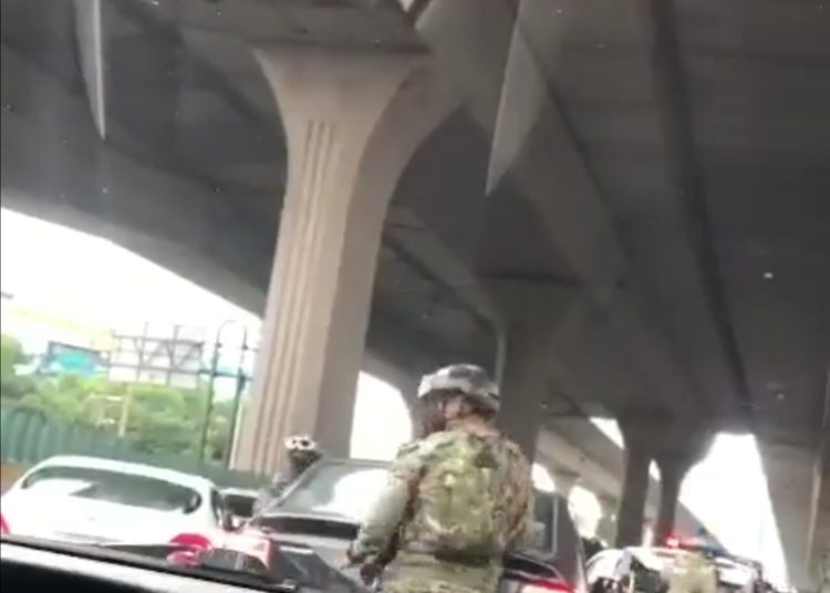 Marina despliega operativo en pleno Periférico por denuncia de persona secuestrada