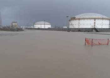 Confirma alcaldesa de Paraíso inundación en refinería Dos Bocas