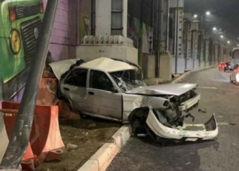 Lesionados, dos adultos y una niña en aparatoso choque en Iztapalapa