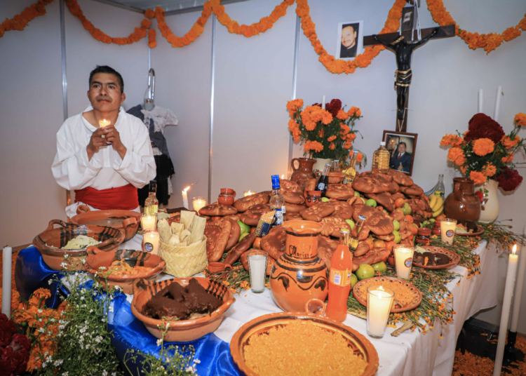 Transmiten pueblos originarios su cosmovisión de la celebración de Muertos