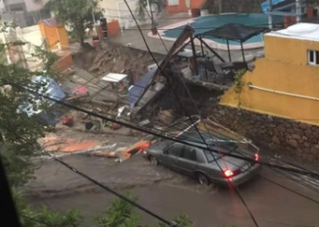 Caos en Acapulco por fuertes lluvias