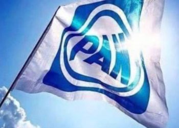 Vuelca unidad de transporte público en Tlalnepantla