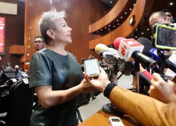 Vuelca unidad de transporte público en Tlalnepantla