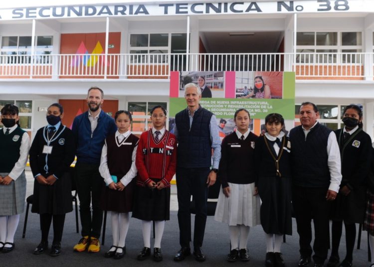 Entrega Alfredo Del Mazo nueva infraestructura, rehabilitación y reconstrucción de la Secundaria Técnica “Ricardo Flores Magón”