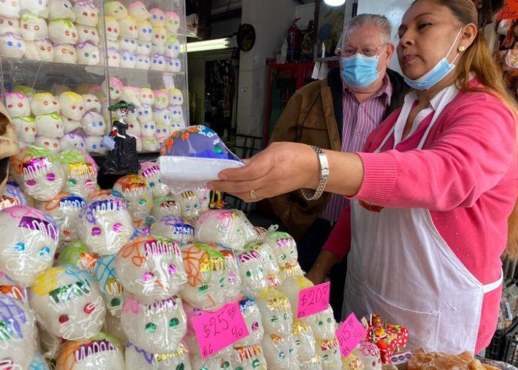 Inicia inspección en tianguis con miras al Día de Muertos