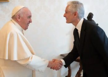 Recibe Papa Francisco en audiencia privada al gobernador del Estado de México, Alfredo Del Mazo Maza
