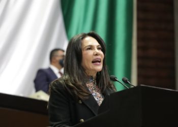 Personal del INBAL bloquea carriles centrales de Paseo de la Reforma