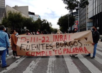 Personal del INBAL bloquea carriles centrales de Paseo de la Reforma
