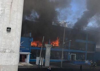 Se registra aparatoso incendio en San Jerónimo