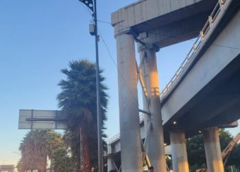 Un adulto mayor se arrojó desde el Distribuidor Vial, tras clavarse un puñal