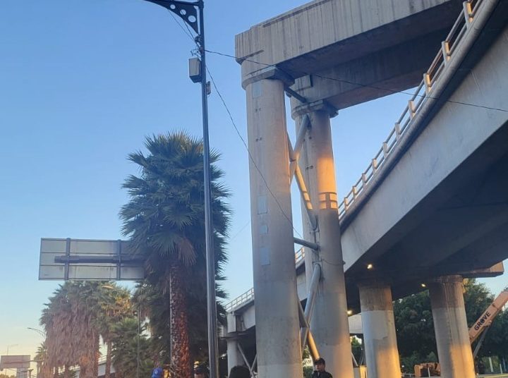 Un adulto mayor se arrojó desde el Distribuidor Vial, tras clavarse un puñal