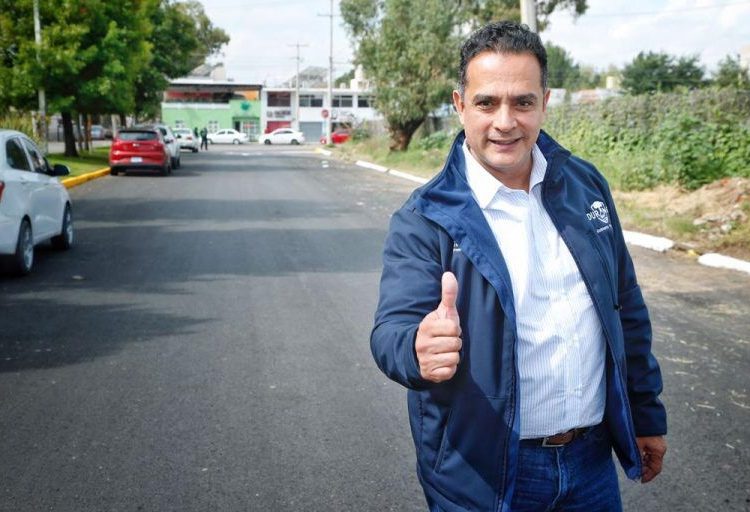 Alcalde ofrece pavimentar un millón de metros cuadrados de calles de Durango