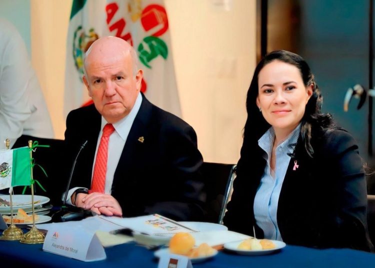 Alejandra Del Moral se reúne con integrantes de la ANTAD