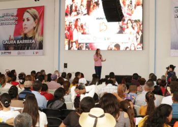 Laura Barrera reafirma su compromiso con el Estado de México