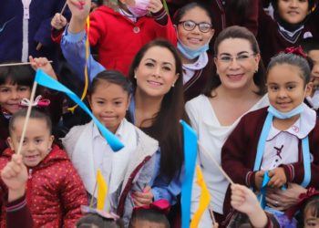 Tere Jiménez presenta programa “Los sueños se construyen en el aula”