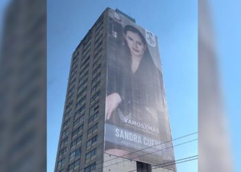 Arremete Sheinbaum y suspende espectaculares de Sandra Cuevas en Tlatelolco