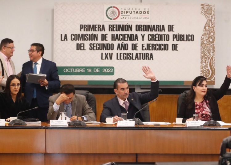 Comisión de Hacienda se declara en reunión permanente para analizar ingresos de 2023