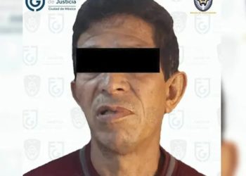 Motociclista es golpeado tras atropellar a mujer manifestante en San Antonio Abad