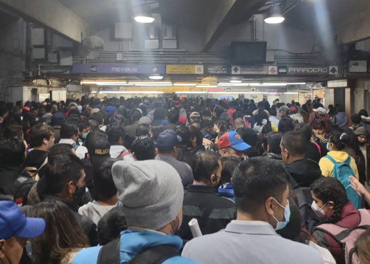 Cae una persona a las vías de la Línea 9 del Metro