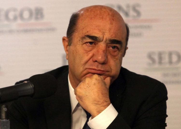 Murillo Karam sale del Instituto Nacional de Cardiología tras ser hospitalizado dos semanas