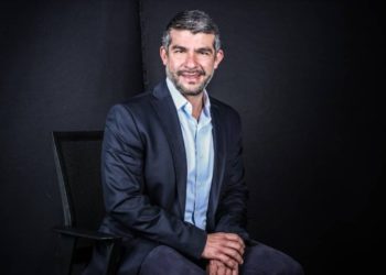 Taxista embiste a elementos de la SSC en Iztapalapa