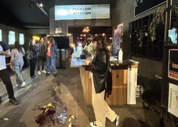 Grupo armado asalta a comensales del Cine Tonalá