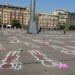 Mujeres del PRD realizan pintas en el Zócalo tras exigir un alto a la violencia de género