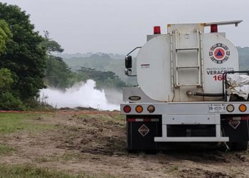 Por fuga de gas desalojan a 100 personas en Agua Dulces, Veracruz