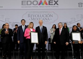 Entrega Alfredo Del Mazo Premio Estatal del Deporte y encabeza ceremonia por el inicio de la Revolución
