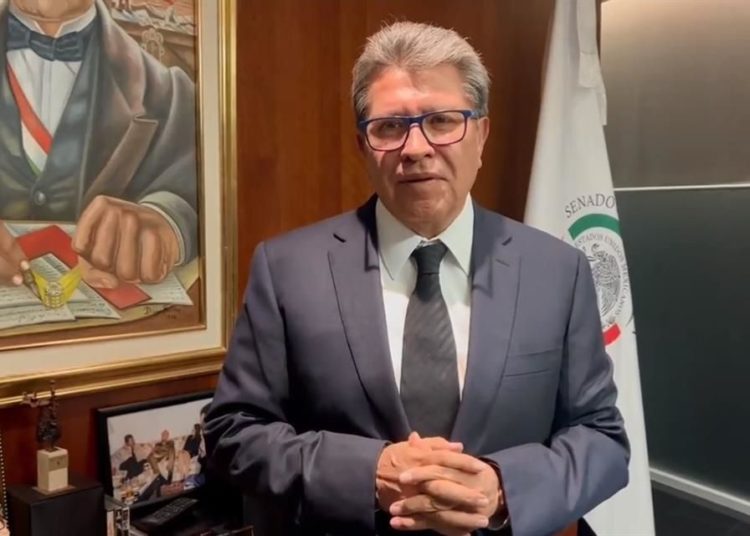 Morenistas abuchean a Ricardo Monreal durante informe de senador