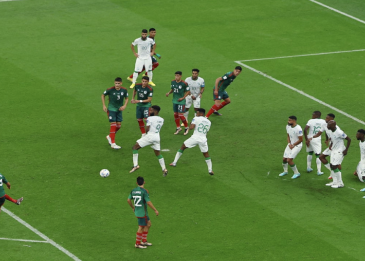 FIFA reconoce golazo del mexicano Luis Chávez ante Arabia Saudita