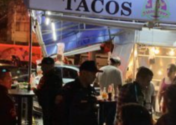 Auto choca contra puesto de tacos en Narvarte; hay varios heridos