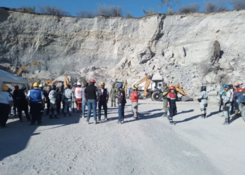 Derrumbe en una mina de Teacalco, deja dos trabajadores atrapados