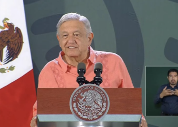 López Obrador felicita a embajador en Perú; “timbre de orgullo ser persona non grata”
