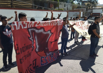 A 99 meses del caso Ayotzinapa, padres de normalistas visitan la Basílica de Guadalupe