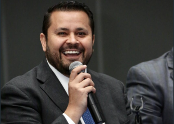 Diputados de Morena exigen a sus homólogos transparentar gasto de espectaculares a favor de Claudia Sheinbaum