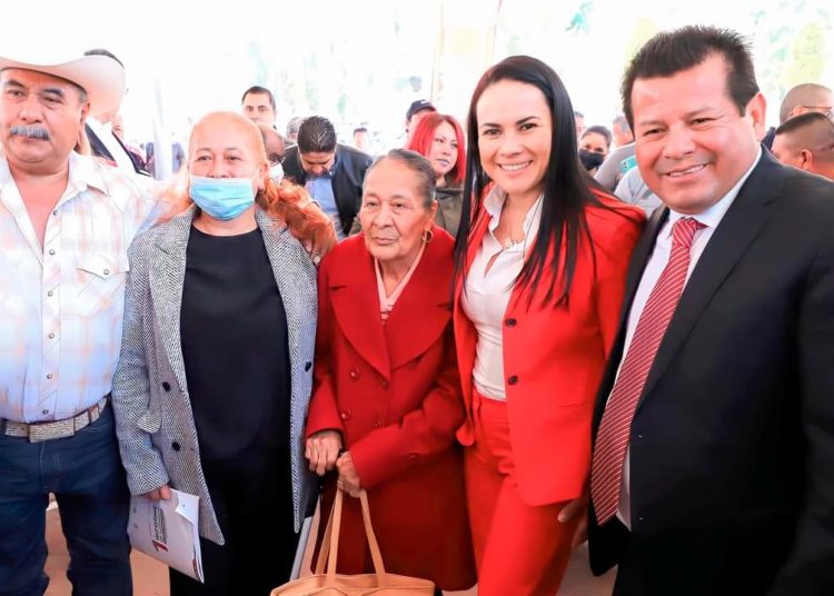 Asiste Alejandra Del Moral a informe del presidente municipal de Otumba