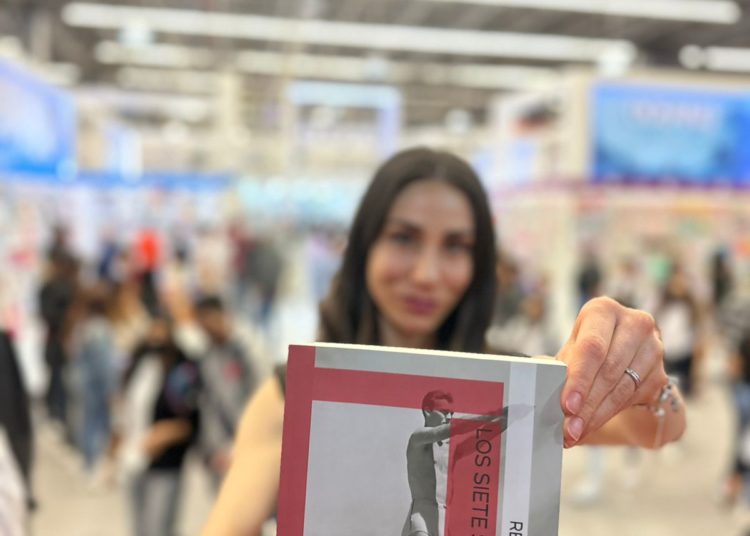 Rebeca Pal presentó en la FIL de Guadalajara Los siete suicidios capitales, causó revuelo