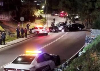 Choque de patrulla de la SSC contra auto en Tlalpan deja una persona muerta y tres heridos