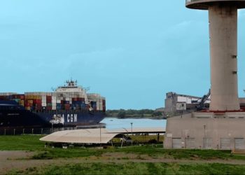 Primer tren de bloque con 250 contenedores sale de Lázaro Cárdenas